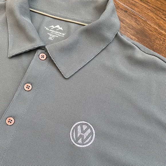 Other - Men’s Volkswagen collared shirt size extra large